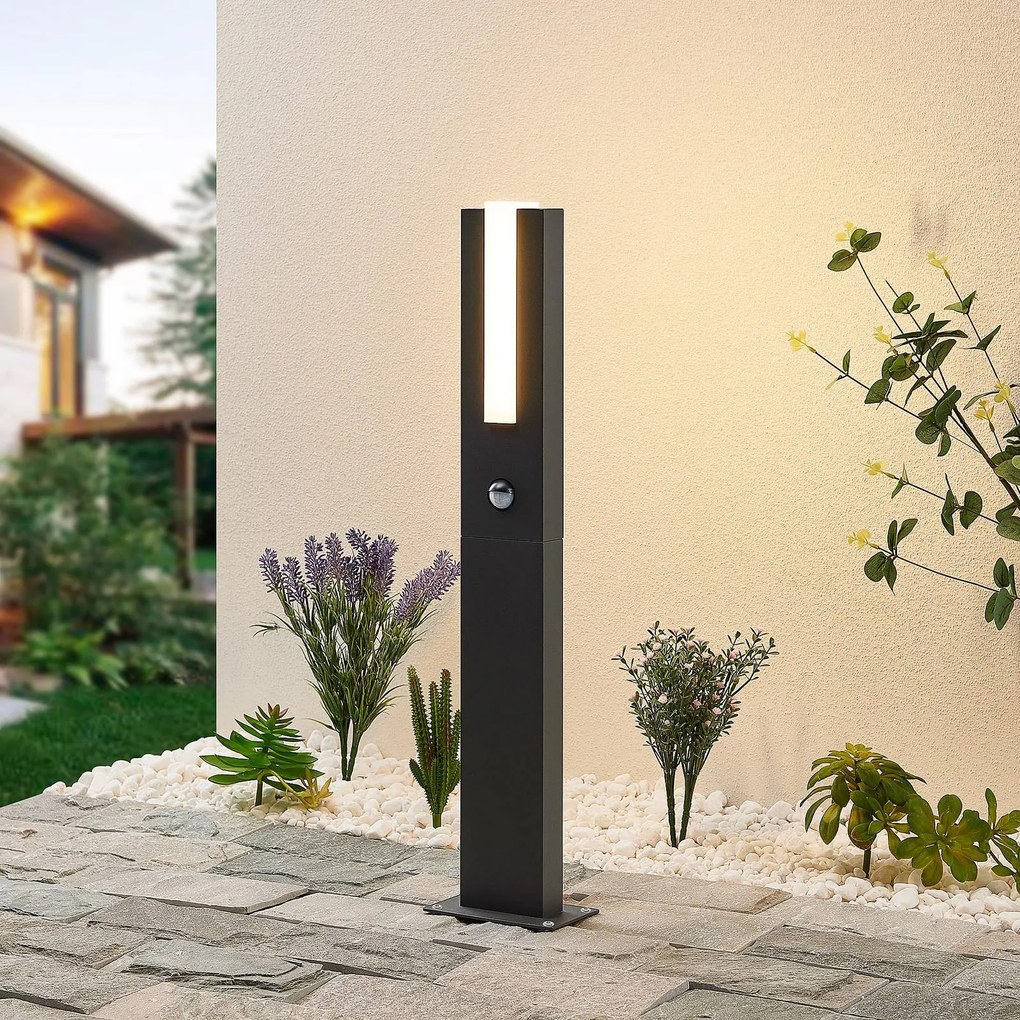 Lucande lampione a LED Virgalia, rilevatore di movimento, 65 cm, IP54 Virgalia, Nero, Alluminio, Moderno