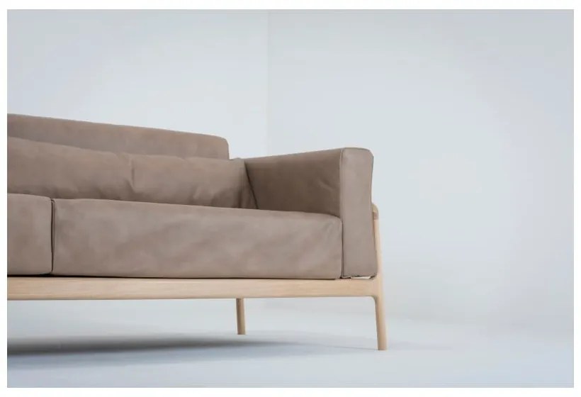 Divano in pelle di bufalo marrone chiaro con struttura in rovere massiccio , 240 cm Fawn - Gazzda