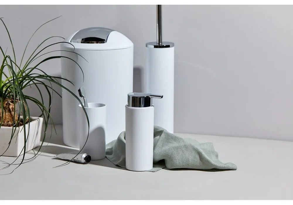 Set di accessori per il bagno bianco in plastica Calvo – Wenko
