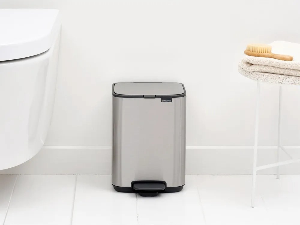 Cestino per la spazzatura color argento opaco in acciaio con pedale 4 l Bo – Brabantia