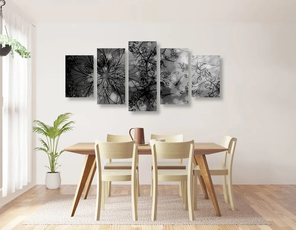 Quadri 5 pezzi – Mandala floreale in bianco e nero
