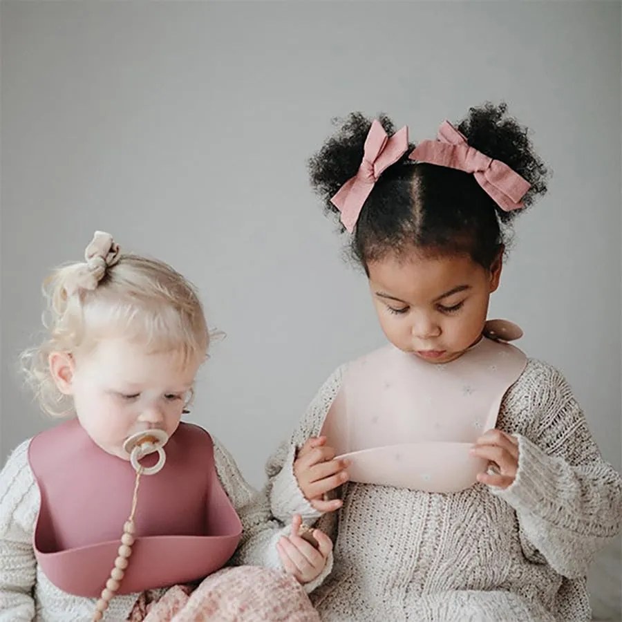 Bavaglino in silicone Mushie - Black numbers