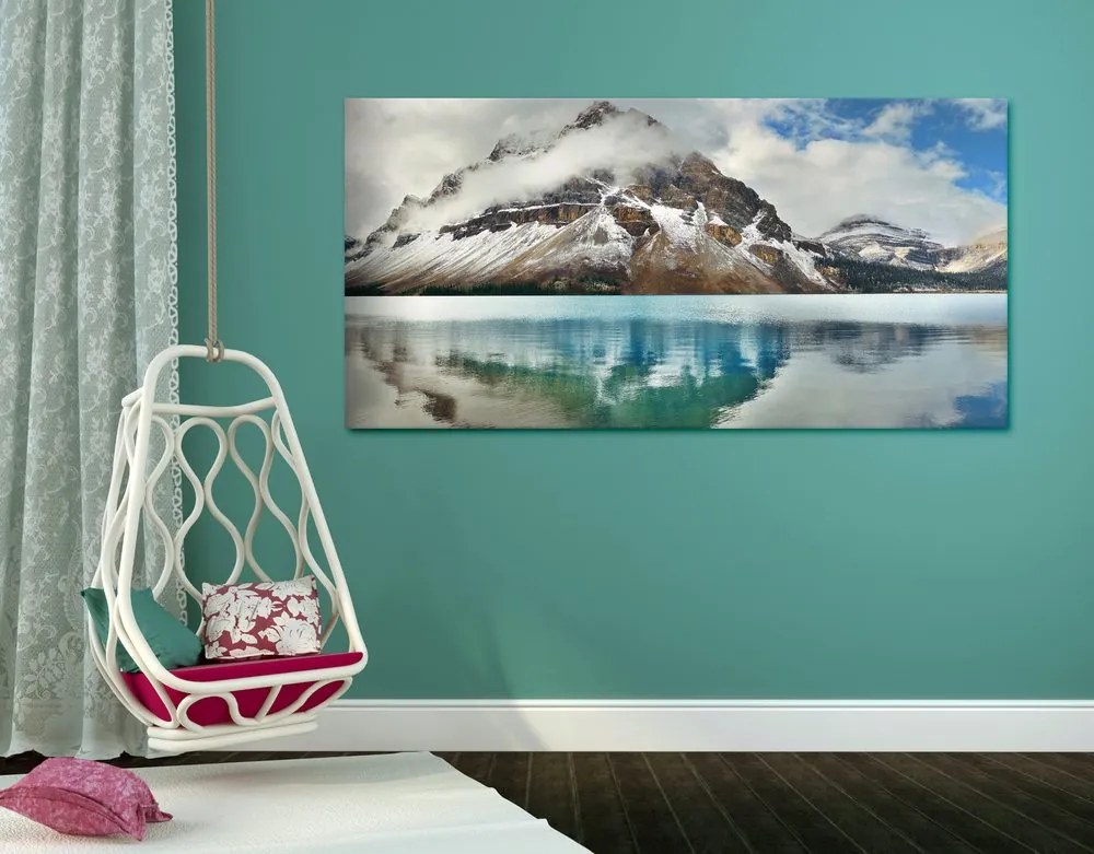 Quadro su tela – Lago vicino a una splendida montagna