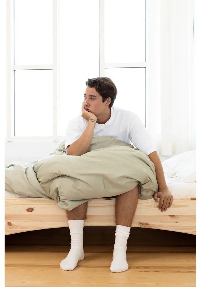 Letto matrimoniale di colore naturale in pino massiccio senza testiera 140x200 cm Orbit – Karup Design