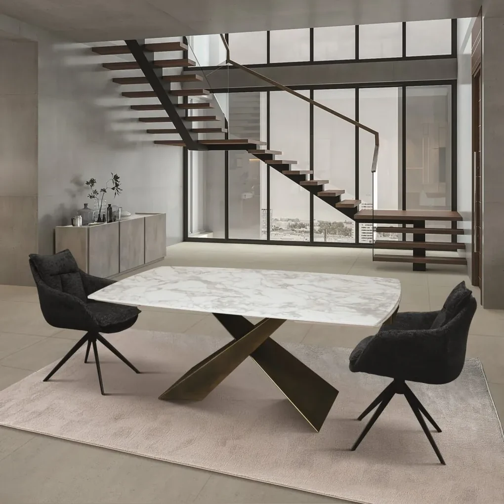 Tavolo FIGARI in vetroceramica bianco arabesco con gambe a X in metallo bronzo, allungabile 160×90 cm – 240×90 cm