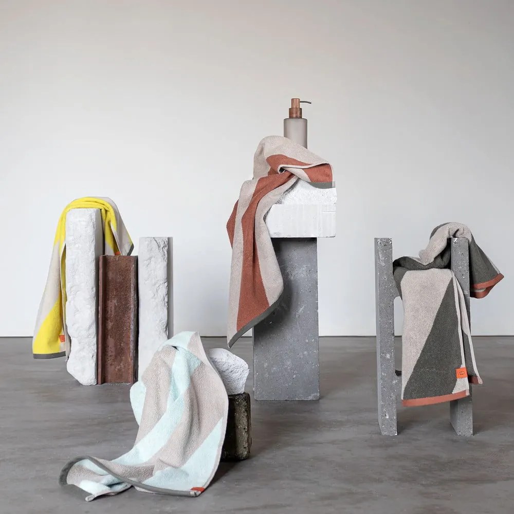 Asciugamano in spugna color kaki in cotone organico 70x133 cm Diagonal - Mette Ditmer Denmark