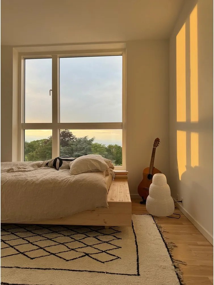 Letto matrimoniale di colore naturale in pino massiccio con rete inclusa 140x200 cm Merge – Karup Design