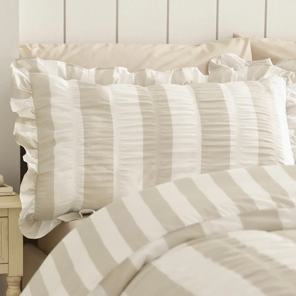 Set copripiumino e federa beige per letto matrimoniale 3 pezzi 200x200 cm Seersucker Frill Stripe – Catherine Lansfield