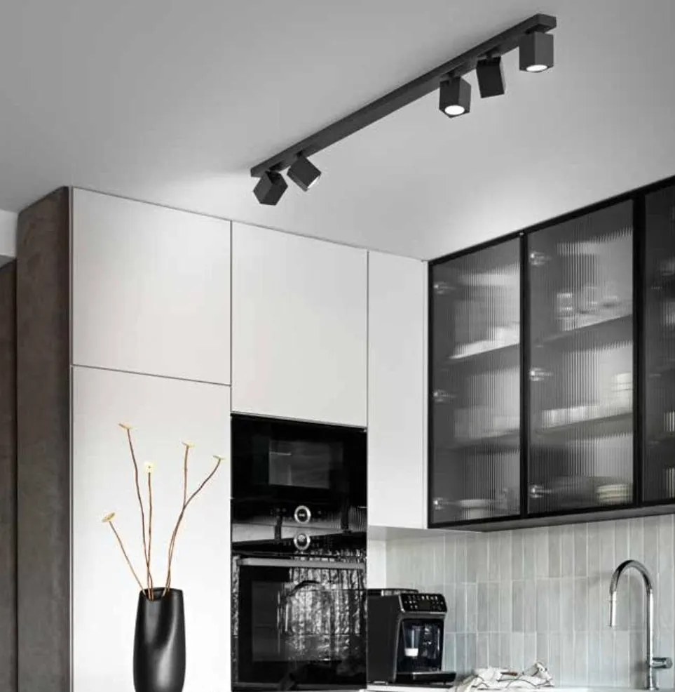 Perenz Oddy • faretto / plafoniera orientabile in alluminio — varianti 12×6, 60×6, 120×6, 200×6 cm, bianco opaco / nero opaco