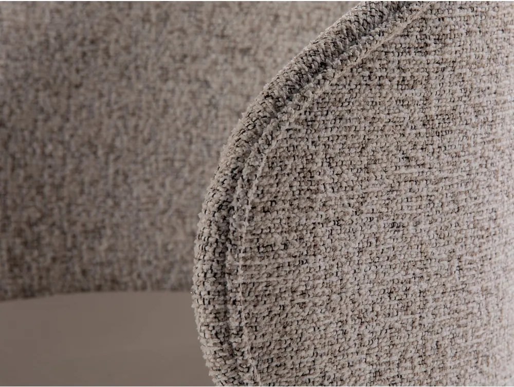 Poltrona beige con rivestimento in velluto Inez – Micadoni