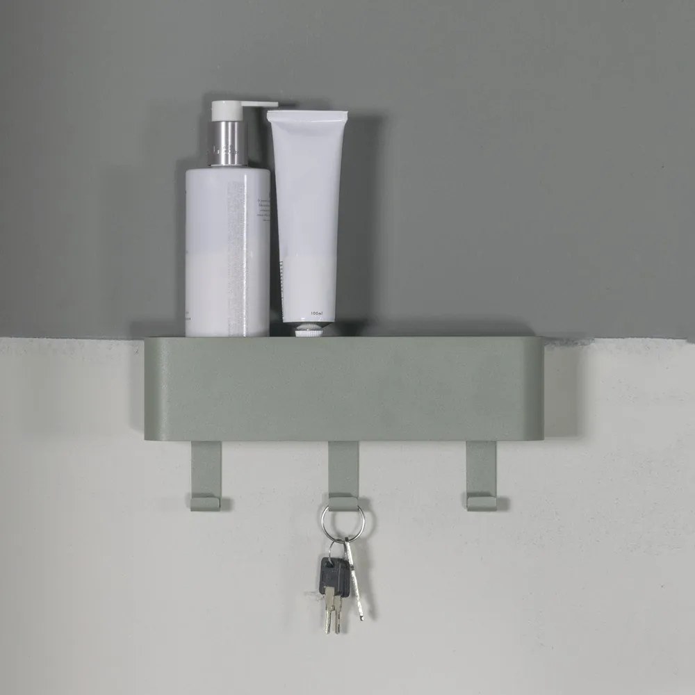 Attaccapanni da parete verde polveroso in metallo con scaffale 27 cm Dax Play – Spinder Design