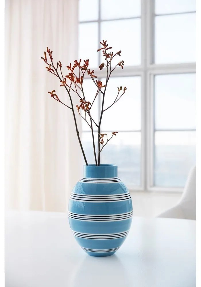 Vaso in ceramica blu dipinto a mano Omaggio - Kähler Design