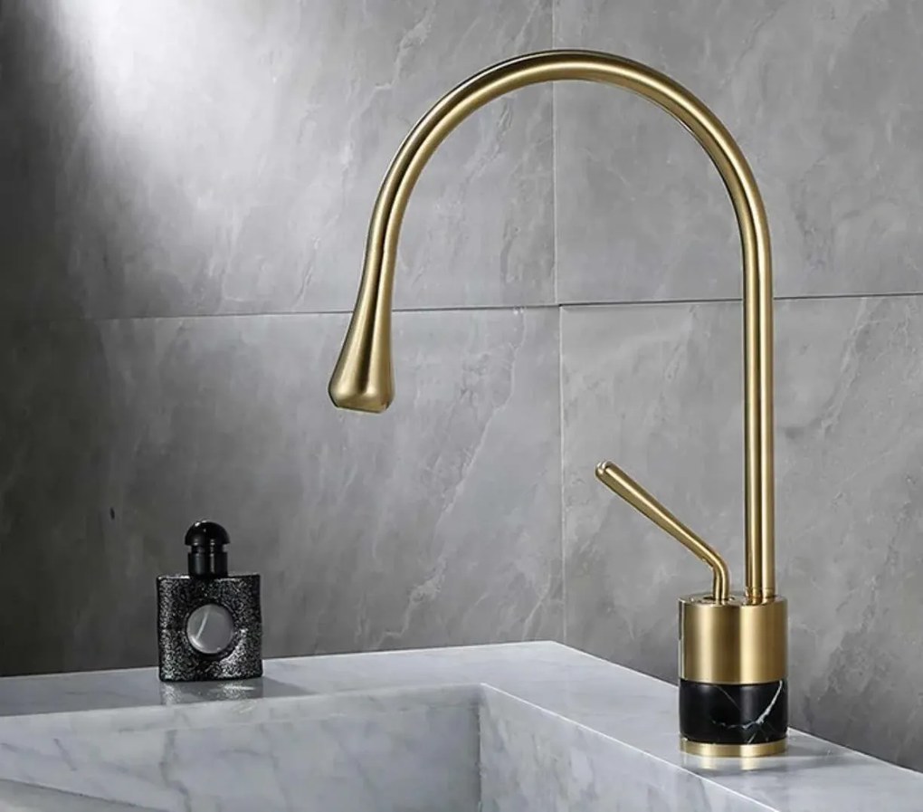 Miscelatore per lavabo EYN BF0954 da piano in ottone con bocca girevole, in più finiture tra cui oro — Oro spazzolato - marmo bianco — 48 cm