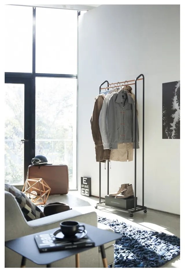 Appendiabiti nero in metallo con ruote Tower - YAMAZAKI