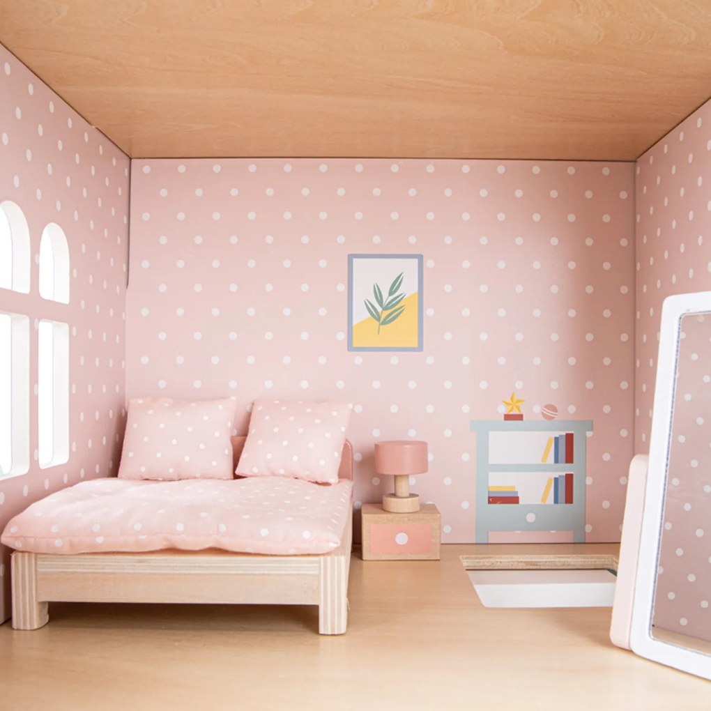 Casa delle bambole in legno con arredamento