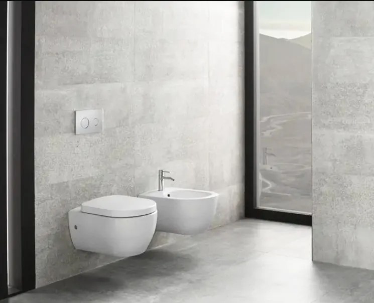 Coppia sanitari sospesi bidet e vaso con sedile rallentato bianco lucido Porcelanosa Noken Arquitect