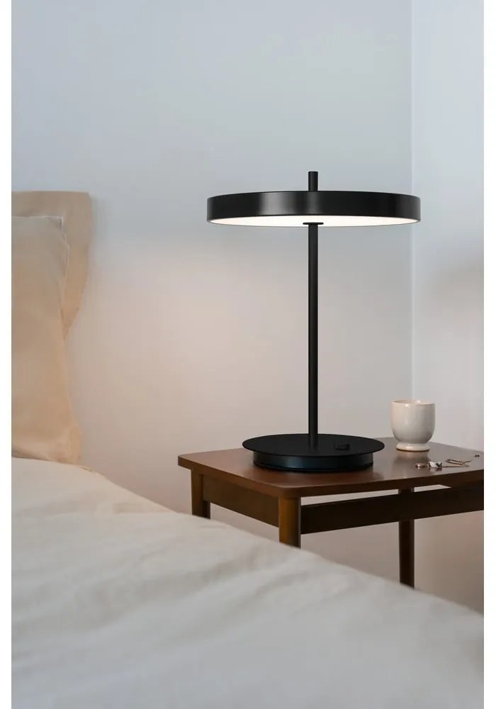 Lampada da tavolo LED nera in metallo con paralume in metallo con intensità regolabile (altezza totale 41,5 cm) Asteria Table – UMAGE