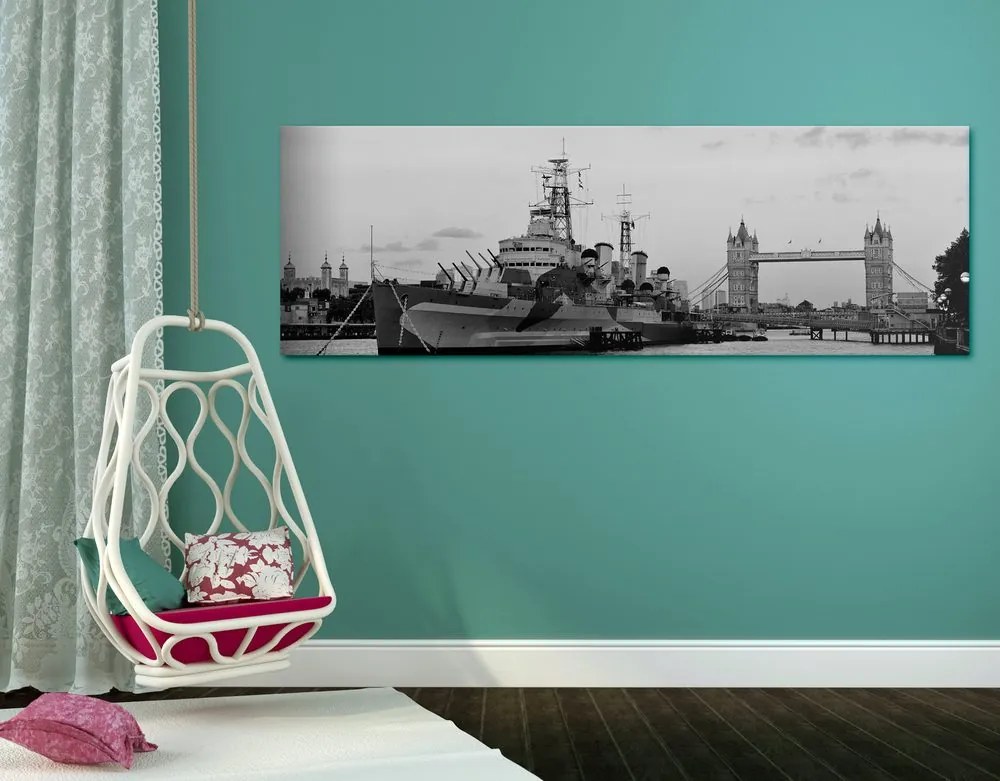 Quadro su tela – Splendida barca sul fiume Tamigi a Londra in bianco e nero
