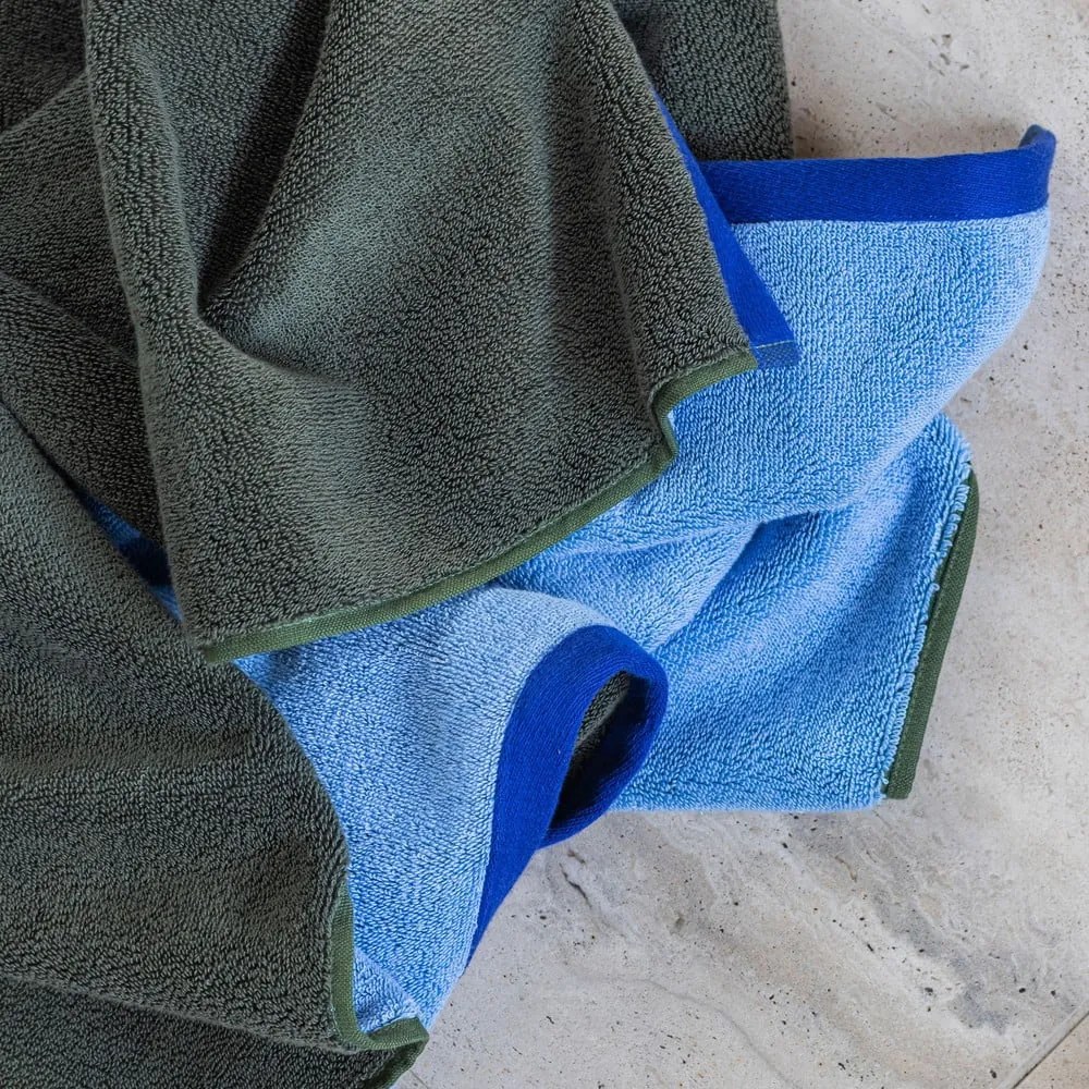 Asciugamano tipo terry verde scuro/blu in cotone organico 50x90 cm Soft – Mette Ditmer Denmark