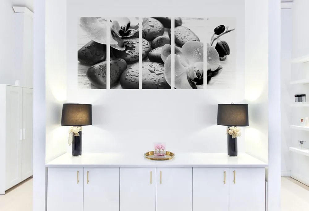 Quadri 5 pezzi – Armonia di pietre e orchidea in bianco e nero