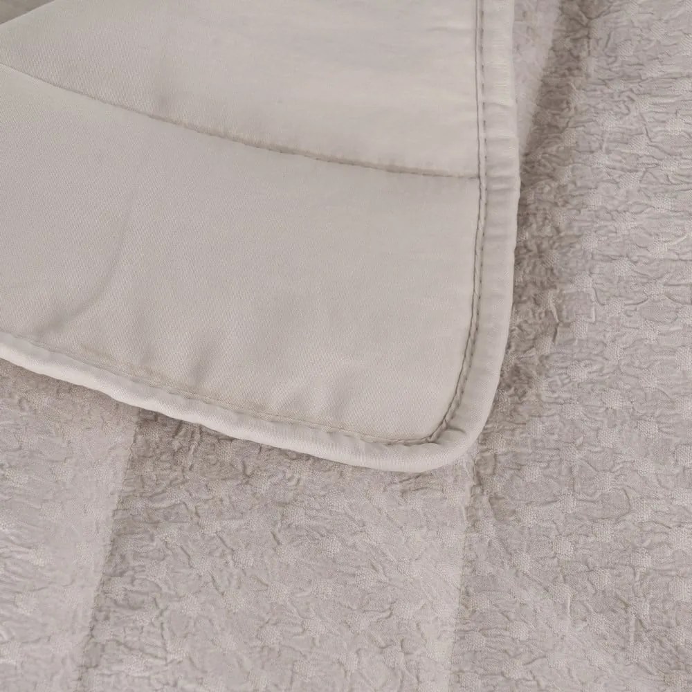 Copriletto beige con rivestimento trapuntato 240x260 cm – Ixia