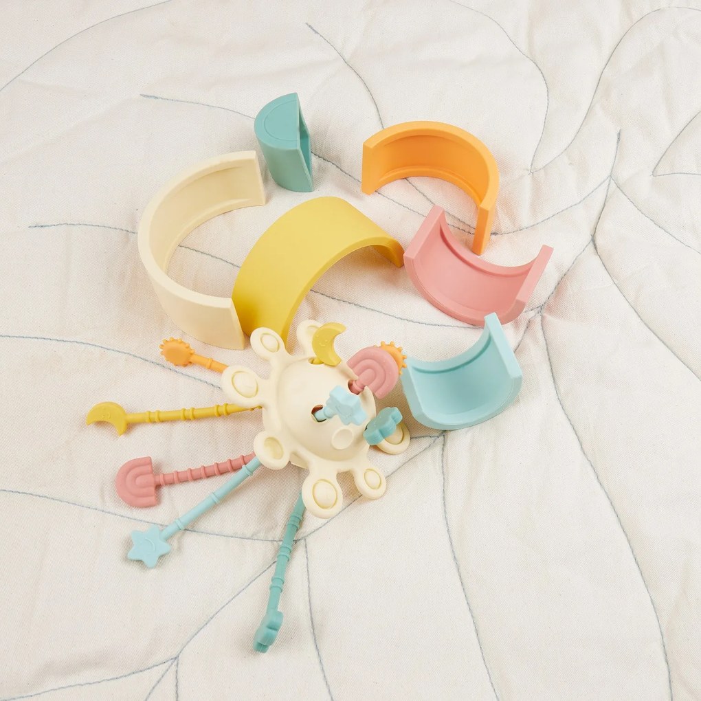 Bieco - Giocattolo di motricità in silicone con attività - banana