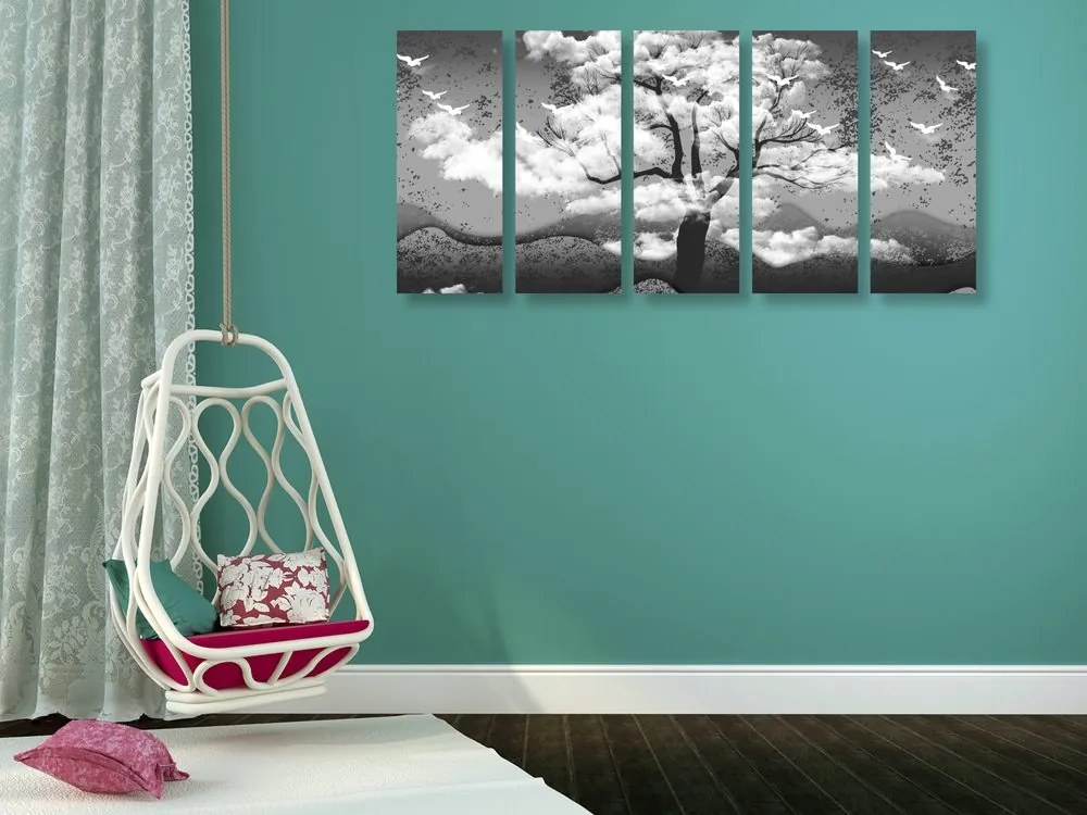 Quadri 5 pezzi – Albero inondato di nuvole in bianco e nero