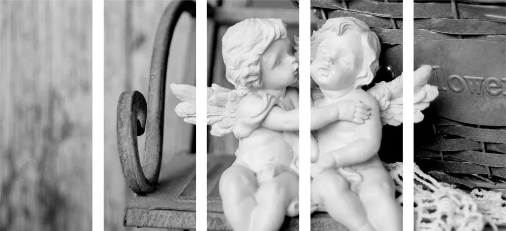 Quadri 5 pezzi – Statuette di angeli su una panchina in bianco e nero