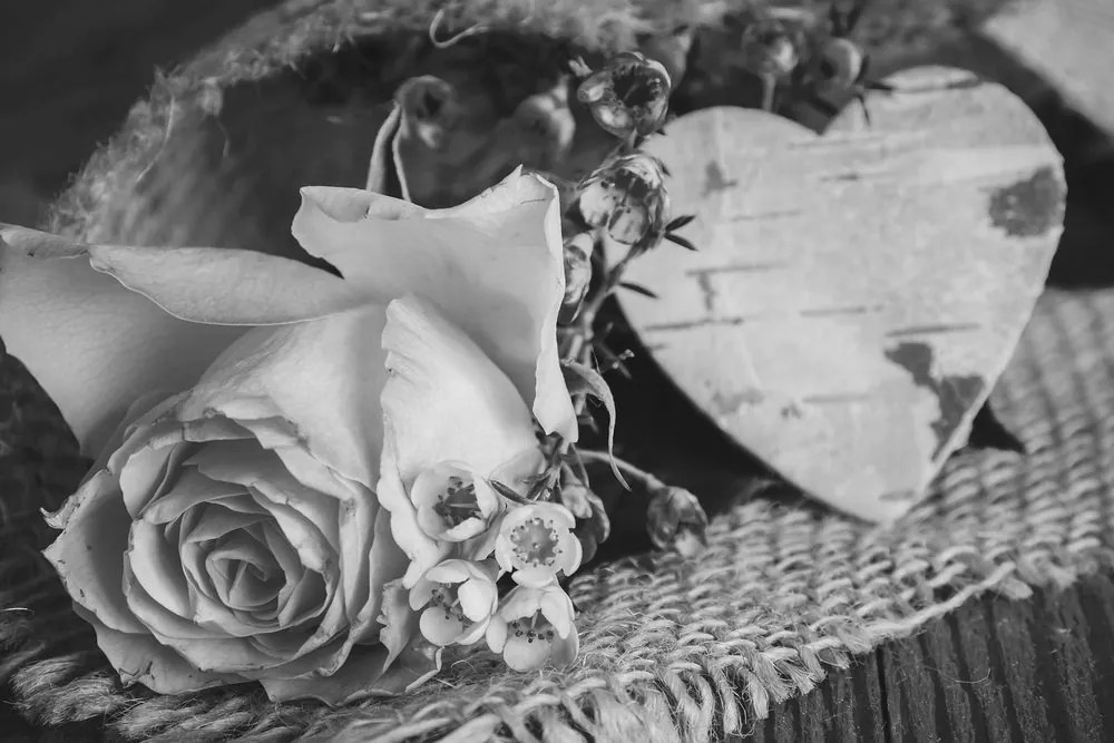 Quadro su tela – Rose e cuore in juta in bianco e nero
