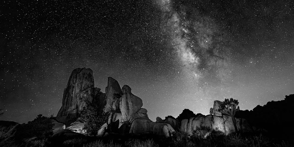 Stampa su tela – Cielo stellato sopra le rocce in bianco e nero