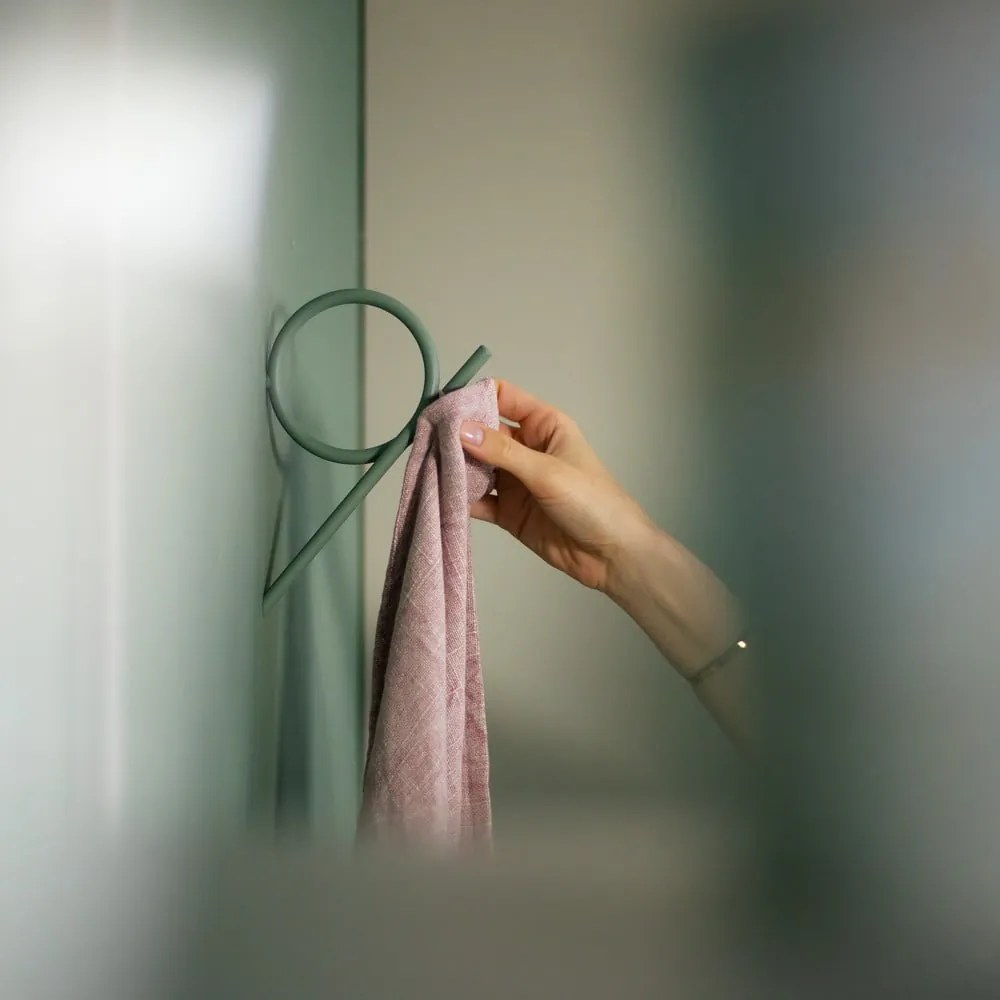 Gancio da parete verde polveroso in metallo Tuba L – Spinder Design