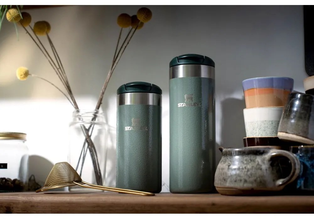 Tazza termica verde in acciaio inox 470 ml AeroLight™ Transit Hammer Tone Green – Stanley