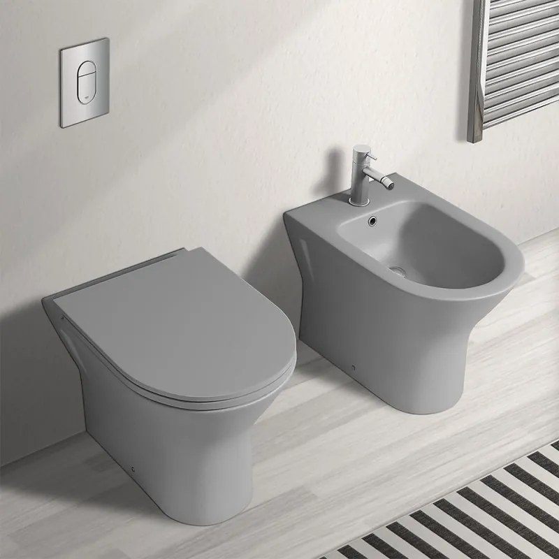 Sanitari filo parete Feeling rimfree in grigio opaco con copriwc softclose