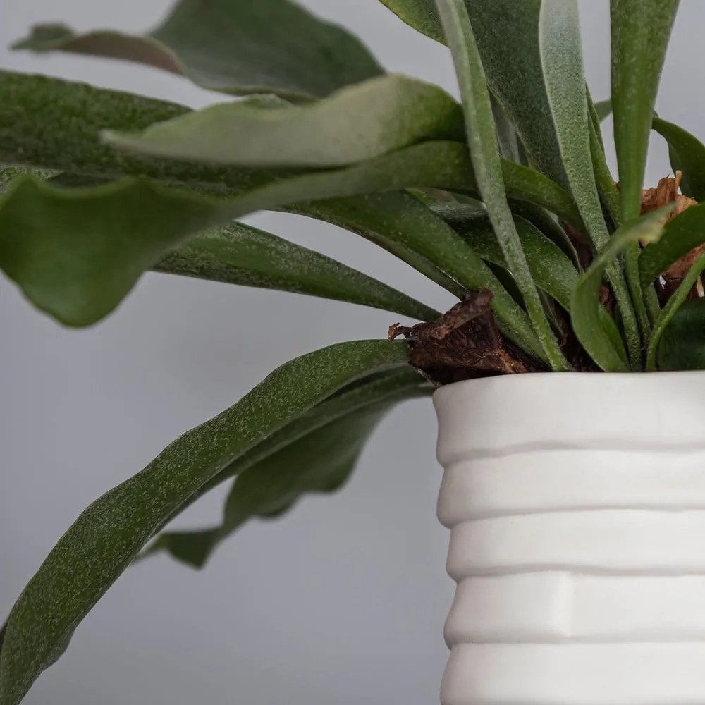 Vaso in porcellana bianca fatto a mano Ribbon - Mette Ditmer Denmark