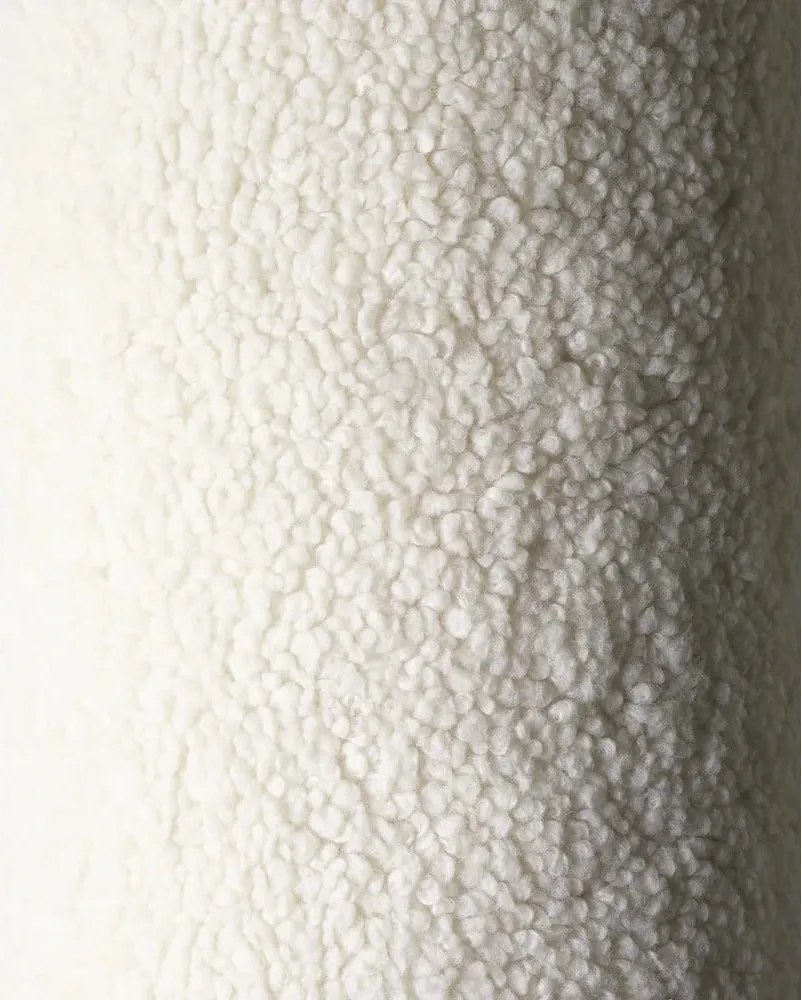 Cuscino per divano da bambini color crema con rivestimento in bouclé Teddy Pouch – Wigiwama