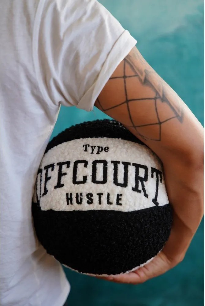Cuscino decorativo in bouclé ø 25 cm Basketball – Mioli Decor