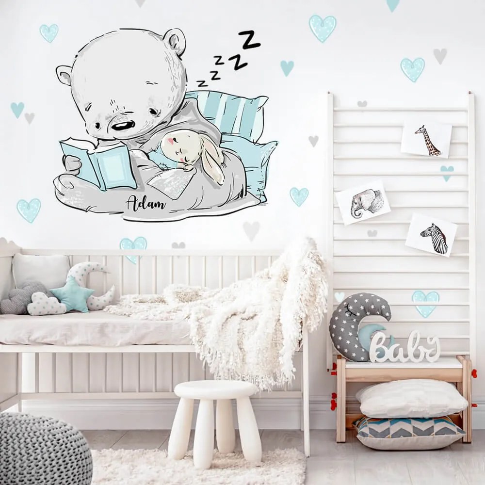 Adesivo murale - Orso con libro e coniglietto con cuori | Inspio