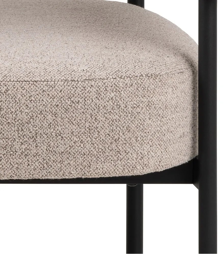 Poltrona beige con rivestimento in bouclé Oakfield – Actona