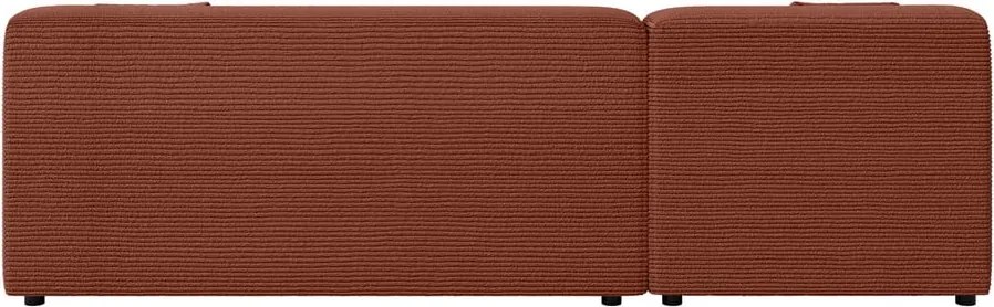 Divano angolare color mattone (con penisola a sinistra e chaise lounge) rivestito in velluto a coste Martin – Ropez