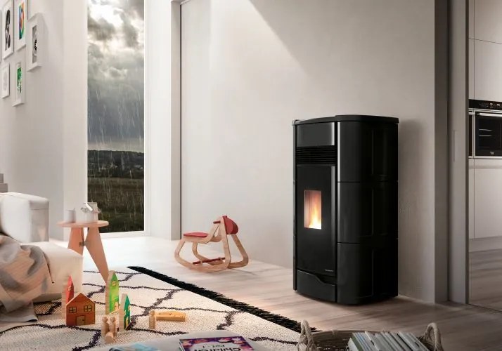 Palazzetti Anna 12 Stufa ermetica A Pellet ad aria 12kw Con Rivestimento in ceramica Nero