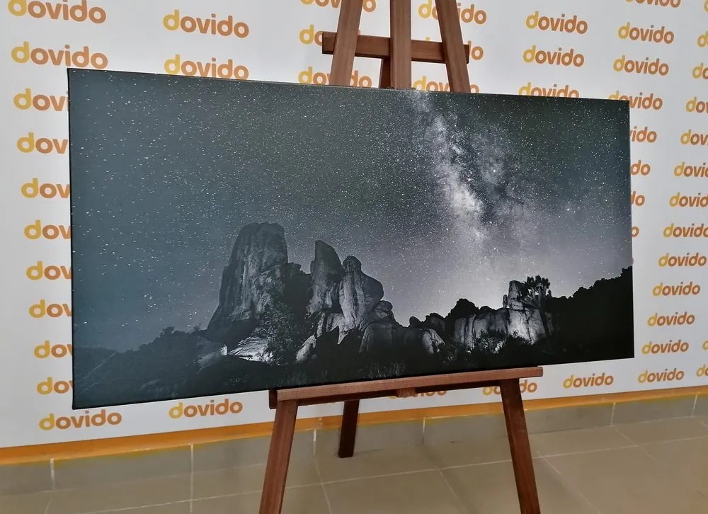 Stampa su tela – Cielo stellato sopra le rocce in bianco e nero