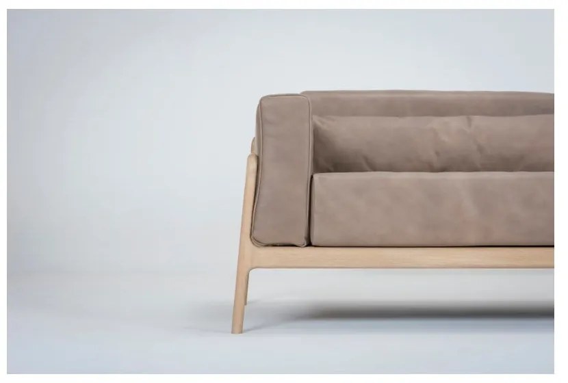 Divano in pelle di bufalo marrone chiaro con struttura in rovere massiccio , 240 cm Fawn - Gazzda