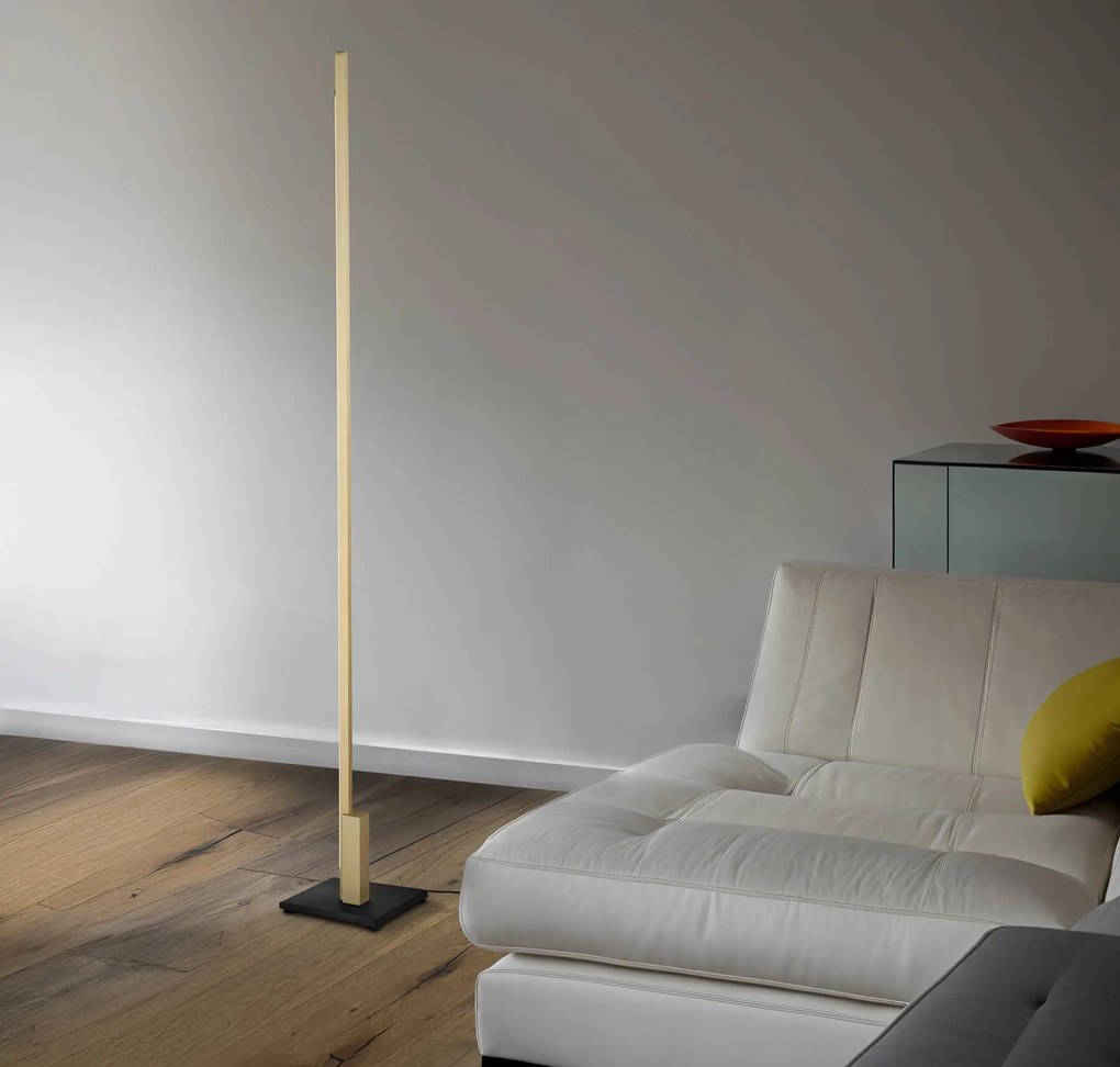 Quitani Talon LED, lampada da terra in ottone anodizzato opaco