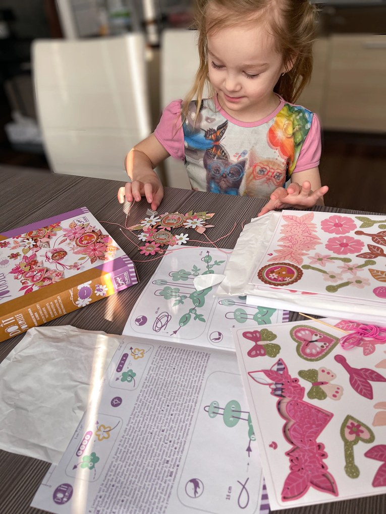 Fai da te - Set di gioielli con medaglioni e glitter