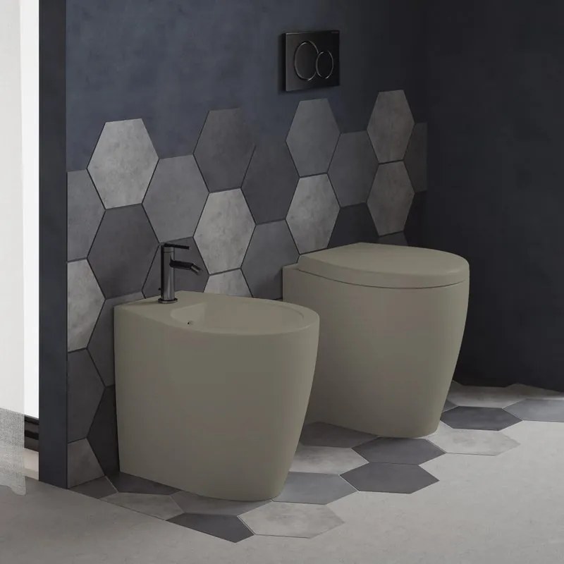 Coppia sanitari scarico a pavimento e a parete Xes tortora WC: P 51 x L 38 x H 35 cm, bidet: P 51 x L 38 x H 30 cm