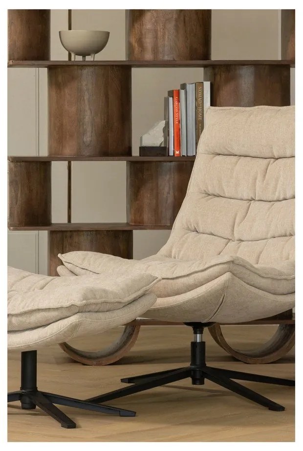 Poltrona con poggiapiedi di colore naturale girevole con rivestimento in ciniglia Kube – WOOOD