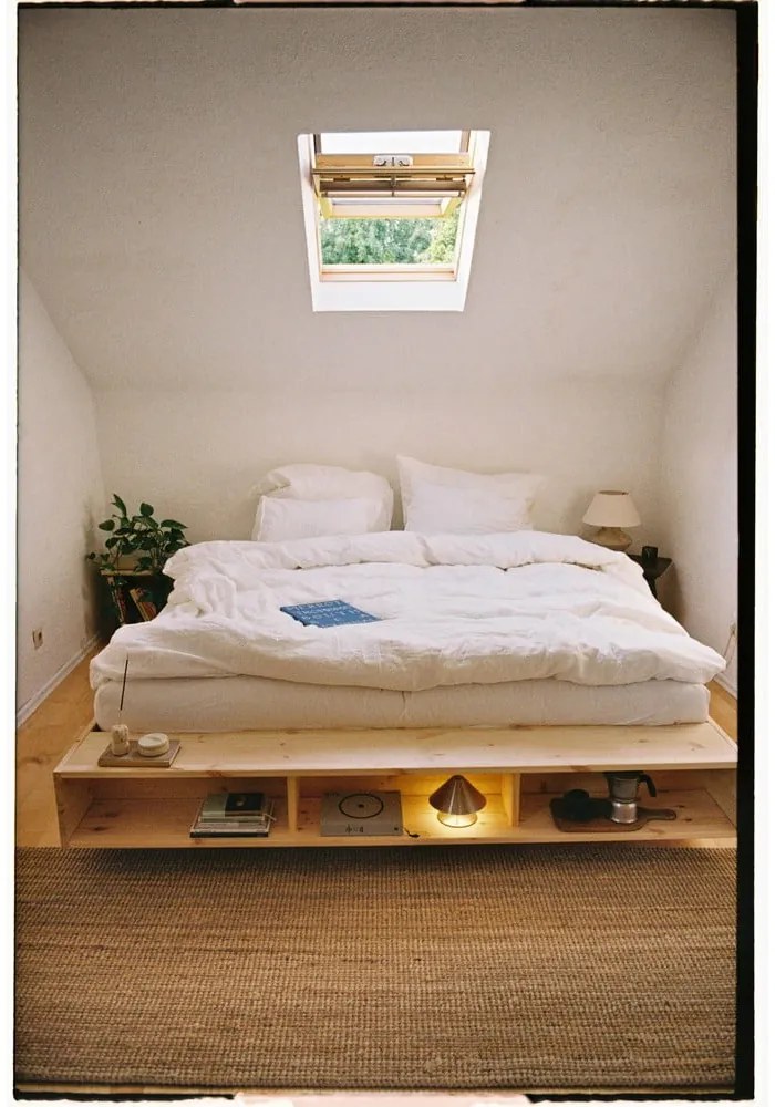 Letto matrimoniale di colore naturale in pino massiccio con rete inclusa 140x200 cm Merge – Karup Design