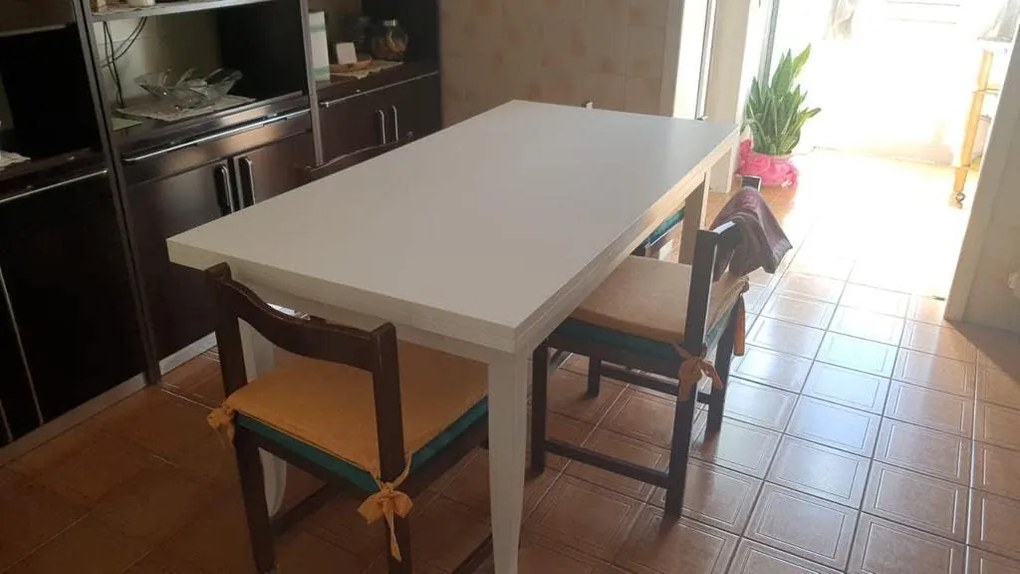 Tavolo  allungabile classico in legno massello bianco 80x80 cm