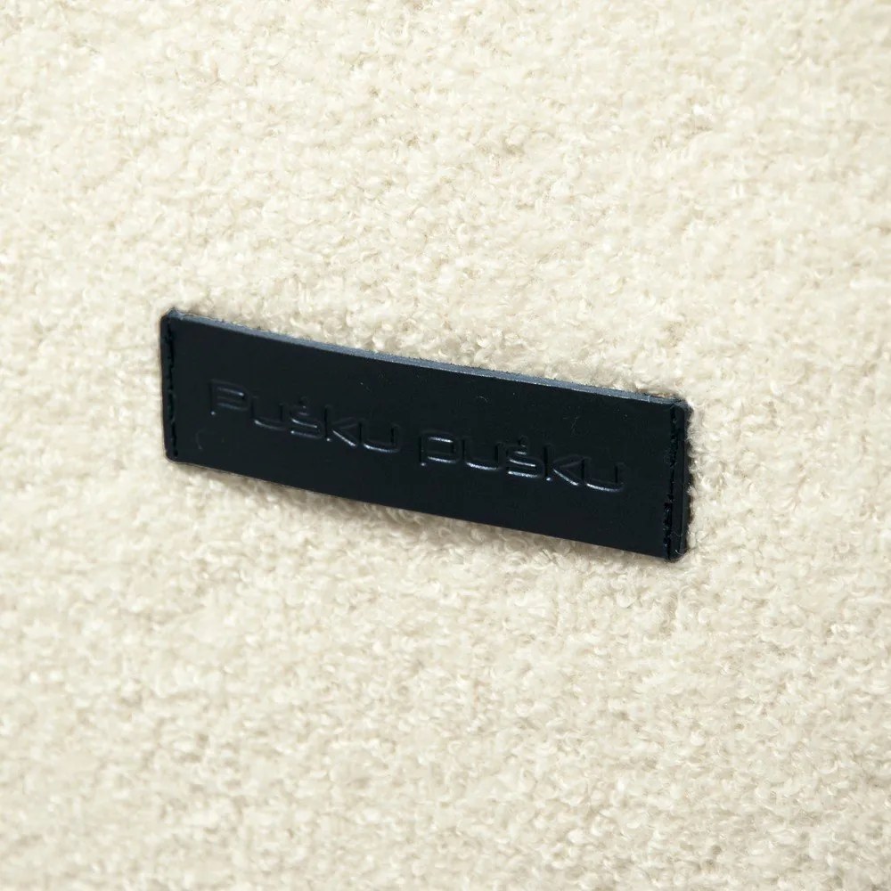 Puof a sacco marrone con rivestimento in bouclé Sofa Lounge – SLOWDOWN