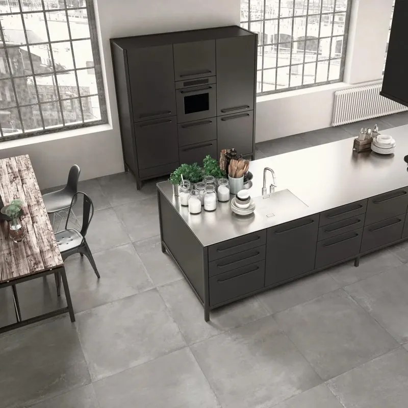 Piastrella da pavimento e rivestimento interno 81 x 81 cm Sp. 9.5 mm rettificato Station in gres porcellanato opaco grigio traffico intenso (pei 4/5) R10 1.97 mq